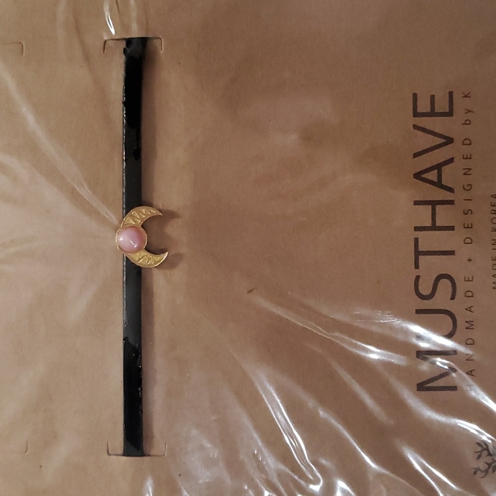 Musthave pink stone horns pendant